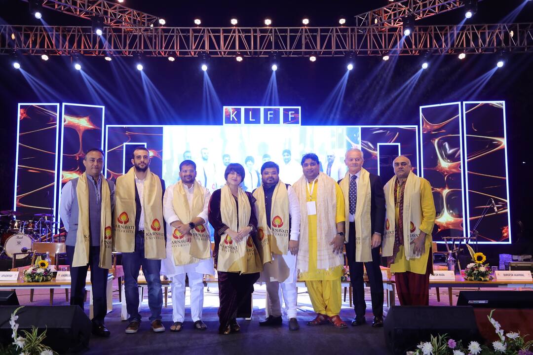 અમેરિકન અને ભારતીય ફિલ્મઉદ્યોગ અને સાહિત્યના ક્ષેત્રના પ્રસિદ્ધ દિગ્ગજોએ કર્ણાવતી લિટ્રેચર એન્ડ ફિલ્મ ફેસ્ટિવલ 2023નું ઉદ્ઘાટન કર્યું Organised by Karnavati University, KLFF 2023 will witness engaging speaker sessions and panel discussions from February 10-12 અમેરિકન અને ભારતીય ફિલ્મઉદ્યોગ અને સાહિત્યના ક્ષેત્રના પ્રસિદ્ધ દિગ્ગજોએ કર્ણાવતી લિટ્રેચર એન્ડ ફિલ્મ ફેસ્ટિવલ 2023નું ઉદ્ઘાટન કર્યું