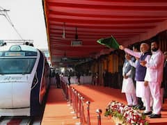 Vande Bharat Express: 5 घंटे 20 मिनट में पूरी होगी 343 किलोमीटर की दूरी, मुंबई को मिली दो और वंदे भारत एक्सप्रेस, देखें तस्वीरें