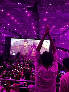 Mahesh Babu : டோலிவுட் நடிகர் மகேஷ் பாபுவிற்கு ட்விட்டரில் குவியும் திருமண நாள் வாழ்த்துக்கள்!