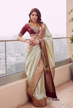 Nikki Tamboli Photos: ડીપનેક બ્લાઉઝ સાથે સિલ્ક સાડીમાં નિક્કી તંબોલીએ બતાવી અદાઓ