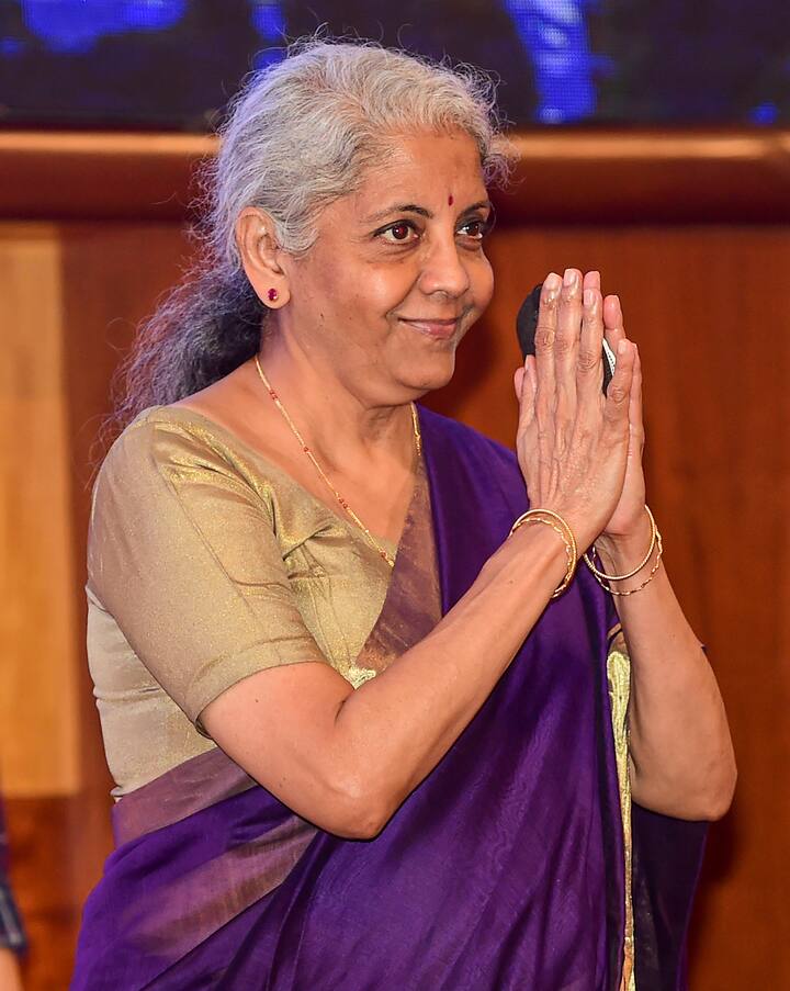 দেশের বৃহত্তম পাবলিক সেক্টর ব্যাঙ্ক, স্টেট ব্যাঙ্ক অফ ইন্ডিয়া সাধারণ নাগরিকদের ৭ দিন থেকে ২ বছর পর্যন্ত FD-তে ৩ শতাংশ থেকে ৬.৭৫ শতাংশ পর্যন্ত সুদের হার দিচ্ছে।