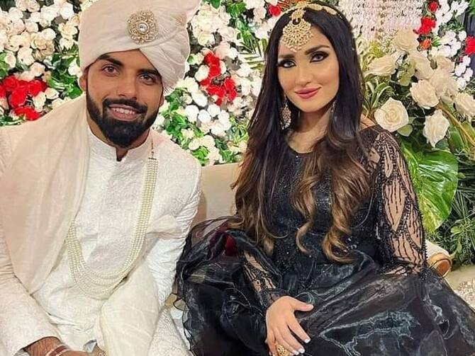 Pakistani Cricketer Shadab Khan Married With Daughter Of Saqlain Mushtaq Video Viral On Social Media | Video: जनवरी में की शादी, फरवरी में निकाली बारात! पाकिस्तानी क्रिकेटर शादाब के निकाह ...