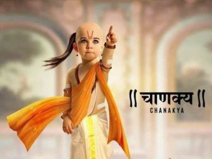 चाणक्य कहते हैं कि सुख और दुख दोनों ही परिस्थिति में व्यक्ति को अपनी भावनाओं और मन पर कंट्रोल रखना चाहिए. यही एक समझदार इंसान की निशानी है, क्योंकि इन दोनों ही मुंह से निकला शब्द आपके लिए घातक हो सकता है.