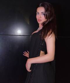 Avneet Kaur Photos: ब्लैक साड़ी से लेकर डेनिम लुक तक हर लड़की को अवनीत कौर के इन आउटफिट से लेनी चाहिए इंस्पिरेशन