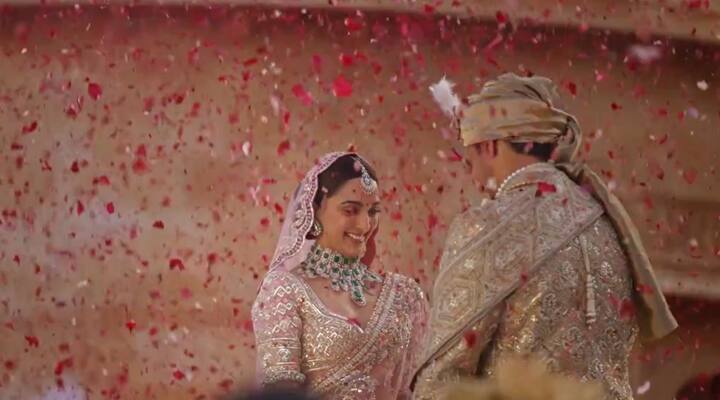 कियारा-सिद्धार्थचं नुकतचं दिल्लीत रिसेप्शन पार पडलं असून आता मुंबईत देखील एक ग्रॅंड रिसेप्शन होणार आहे.
