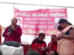 सरगुजा: हड़ताल पर बैठीं आंगनबाड़ी कार्यकर्ताओं के समर्थन में दिया बयान, महिला अधिकारी की आई शामत