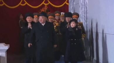 किम जोंगची नऊ वर्षांची मुलगी जु-एई (Kim Ju-ae) यावेळी प्रसार माध्यमांसमोर दिसली. जु-एई माध्यमांसमोर सरकारी कार्यक्रमात दिसण्याची ही पाचवी वेळ आहे.