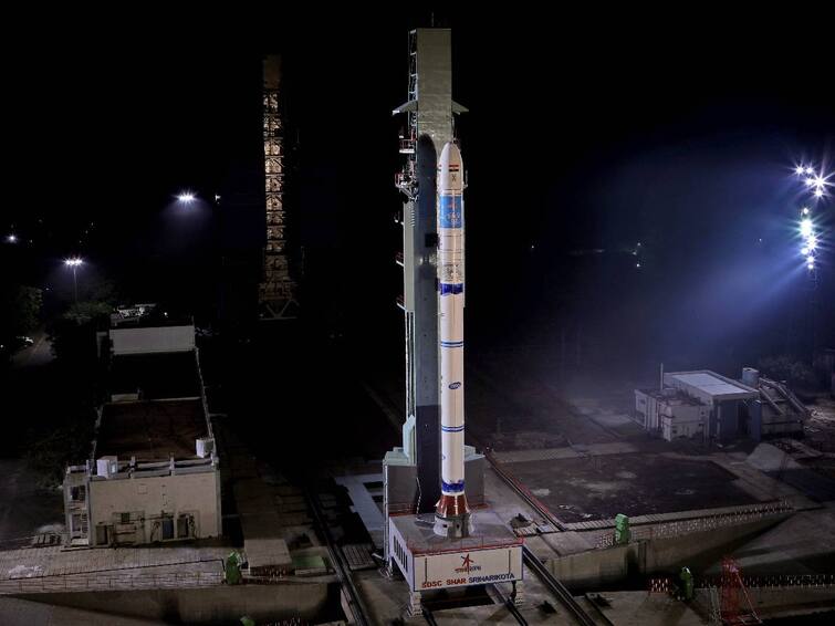ISRO launched Small Satellite Launch Vehicle SSLV D2 Satish Dhawan Space Centre Sriharikota today Video ISRO SSLV D2 Launch: விண்ணில் சீறிப்பாய்ந்த எஸ்.எஸ்.எல்.வி டி2.. இஸ்ரோவின் புதிய சாதனை..