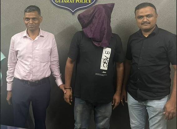 CRIME NEWS: સુરતમાં વધુ એક હત્યા, યુવકને રસ્તા વચ્ચે છરી ઘા ઝીંકી રહેશી નાખવામાં આવ્યો