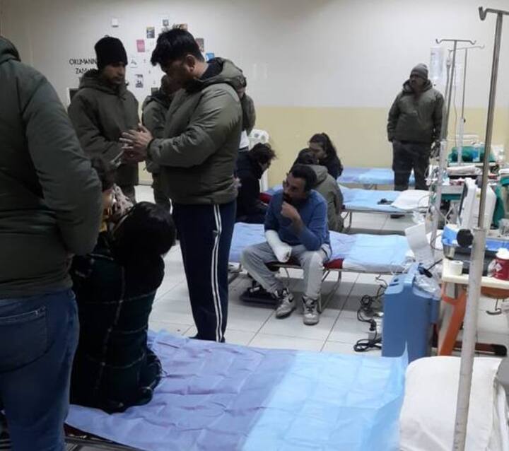 भारतीय बचाव पथकाकडून युद्धपातळीवर मदत आणि बचावकार्य सुरु आहे. ढिगाऱ्याखाली अडकलेल्या नागरिकांना बाहेर काढण्याचे शर्थीचे प्रयत्न सुरु आहेत.