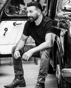 Sunny Deol Car Collection: इन लग्जरी गाड़ियों से चलते हैं ‘गदर 2’ के तारा सिंह, कीमत जानकर लगेगा झटका