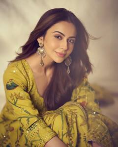 Rakul Preet Singh: క్యూట్ స్మైల్ తో కట్టిపడేస్తున్న హాట్ బ్యూటీ