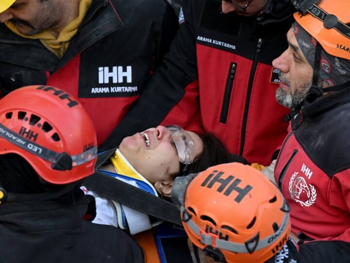 तुर्की की नेशनल मेडिकल रेस्क्यू टीम ने 10 घंटे की कड़ी मशक्कत के बाद एक बुजुर्ग को बाहर निकाला. बुजुर्ग करीब 103 घंटे तक मलबे में दबा हुआ था. ये वाकया स्लाहिये जिले के गजियांटेप प्रांत में हुआ था.