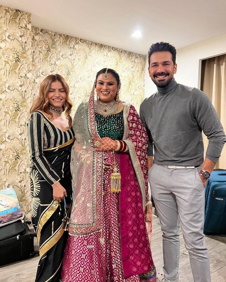 अभिनव शुक्ला ने अपने इंस्टाग्राम पर शादी की खूबसूरत तस्वीरें साझा करते हुए तान्या अबरोल को आने वाली जिंदगी के लिए स्पेशल विशेज भी दी हैं.