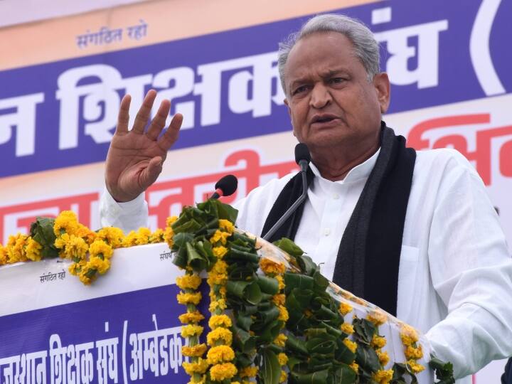 Rajasthan Budget 2023 FM Ashok Gehlot National Rawat Sena Demand to make District to Beawar ANN Rajasthan Budget 2023: अगर ब्यावर जिला बनाया तो सीएम गहलोत को खून से तौलेंगे मगरे के युवा, राष्ट्रीय रावत सेना ने किया बड़ा एलान