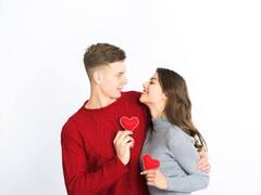 इन मैसेजेस के साथ वैलेंटाइन डे पर करें मोहब्बत का इजहार, रिश्ते में होगा बस प्यार ही प्यार