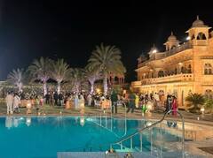 Smriti Irani Daughter Wedding Photo : लेकीच्या लग्नात स्मृती इराणींनी धरला ठेका, शाही विवाहसोहळ्यातील खास क्षण