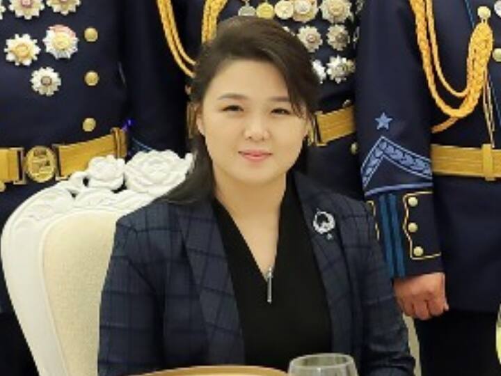 North Korea: किम जोंग-उन की पत्नी ने पहना 'मिसाइल नेकलेस', सैन्य परेड में हिस्सा लेकर दुनिया को दिया ये मैसेज
