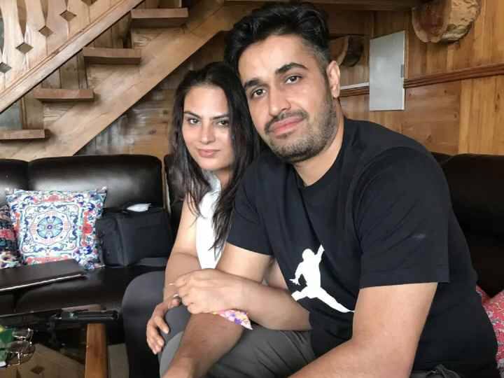 तान्या अबरोल ने हिमाचल प्रदेश के रहने वाले आशीष वर्मा से शादी रचाई है. इस शादी की खूबसूरत तस्वीरें सोशल मीडिया पर खूब वायरल हो रही हैं.