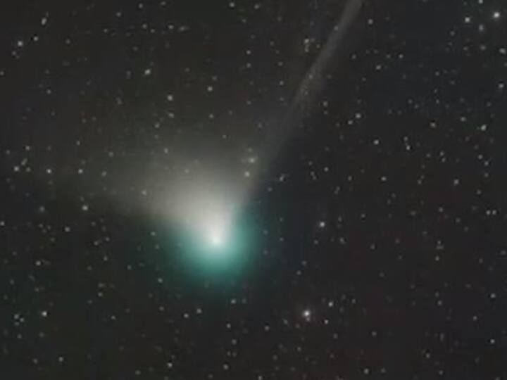 watch green comet live near earth after 50000 years last chance to see Green Comet: 50 हजार साल बाद पृथ्वी के पास आया हरे रंग का धूमकेतु, देखें वीडियो  