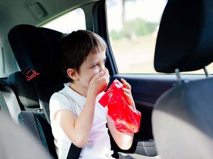 What is motion sickness how to avoid motion sickness motion sickness reason Motion Sickness: कार से यात्रा के दौरान जी मिचलाने और उल्टी से मिलेगा छुटकारा, बस करना होगा ये काम