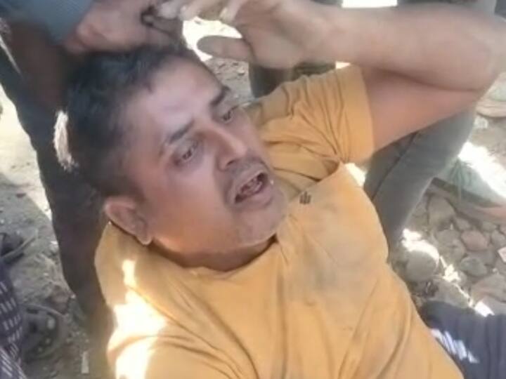 Indore city red handed caught  fiercely beaten Pickpocketing of bus passenger viral video ann Indore News: पॉकेटमारी करते हुए रंगेहाथ पकड़ा गया जेबकतरा, लोगों ने जमकर की धुनाई, वीडियो वायरल