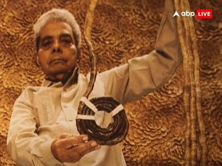 श्रीधर चिल्लाल ने आखिर अपने नाखून क्यों बढ़ाए? इस सवाल का जवाब देते हुए उन्होंने बताया कि जब वो 14 साल के थे तब स्कूल में उनकी शरारत की वजह से उनके टीचर की लंबे नाखून टूट गए थे, जिस वजह से वो बहुत गुस्सा हुई थीं और तभी उन्होंने मन में ठान लिया था कि वो अपने टीचर से भी लंबे नाखून करके दिखाएंगे.