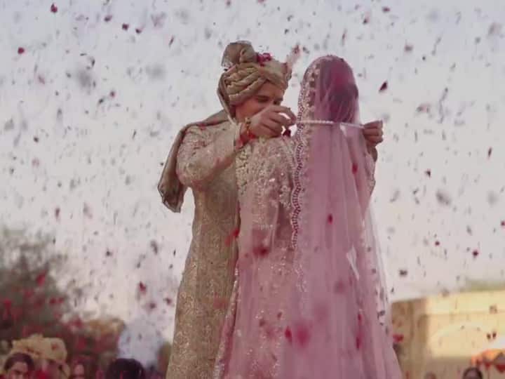 Later, as they exchanged garlands, red flower petals were showered on them. (Image Source: Instagram)