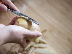 सिर्फ आलू ही नहीं इसके छिलके में भी छिपा है सेहत का खजाना...इस तरह से करेंगे इस्तेमाल तो रहेंगे सेहतमंद