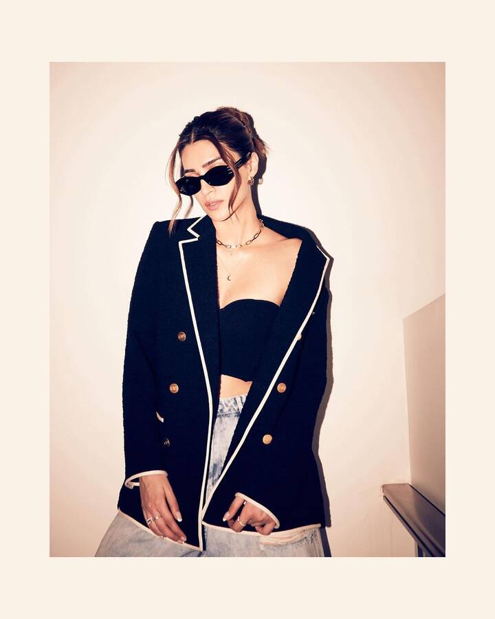 જેમાં એક્ટ્રેસનો ખૂબ જ ગ્લેમરસ અંદાજ જોવા મળી રહ્યો છે. કૃતિની  તસવીરોને ચાહકો પણ પસંદ કરી રહ્યા છે.