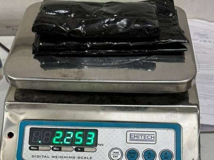 Delhi: अंडरगारमेंट्स में छुपा रखा था साढ़े चार किलो सोना, दुबई से आ रहे दो यात्री गिरफ्तार, कीमत करीब दो करोड़ रुपये Two People Arrested For Smuggling Recovered Gold of two Crore Rupees At Delhi IGI Airport ANN Delhi: अंडरगारमेंट्स में छुपा रखा था साढ़े चार किलो सोना, दुबई से आ रहे दो यात्री गिरफ्तार, कीमत करीब दो करोड़ रुपये