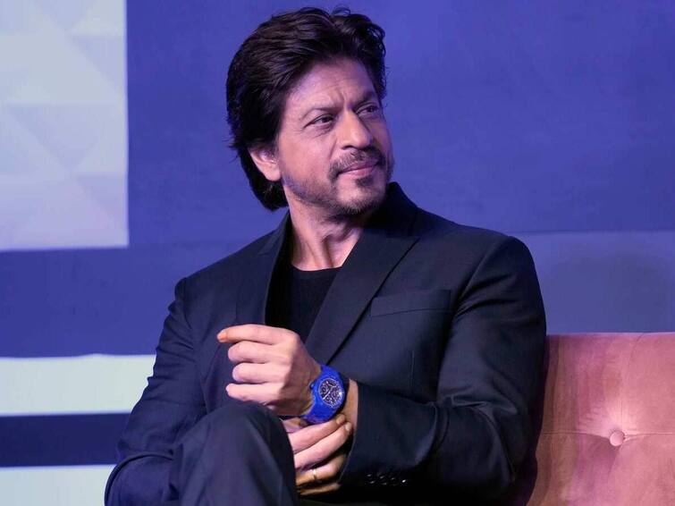 Actor Shah Rukh Khan Spotted Wearing Stunning blue Wristwatch At Pathaan Event Know Cost of Watch Shah Rukh Khan's Wristwatch: బాబోయ్! షారుఖ్ వాచ్ ధర అన్ని కోట్లా? ఇంతకీ దాని ప్రత్యేక ఏంటో తెలుసా?