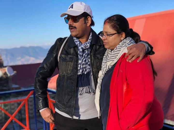 Ravi Kishan Wife: भोजपुरी सिनेमा में अपनी धाक जमाने वाले रवि किशन जितने अच्छे अभिनेता और राजनेता है उतने ही अच्छे पतिदेव भी हैं.