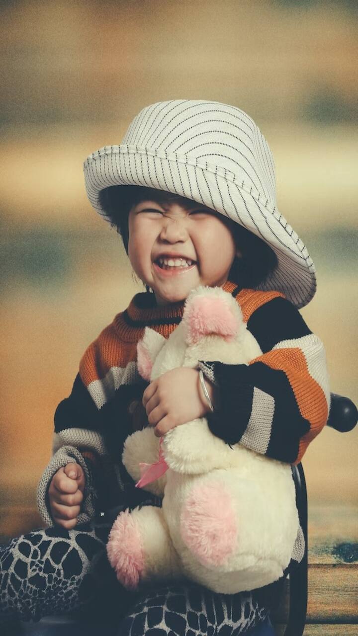 खासकरुन मुली आणि लहान मुलांचा लाडका असलेला टेडी आज जास्त खास असतो. कारण आज प्रेमी आपल्या प्रेयसीला टेडी बिअर गिफ्ट करतो.