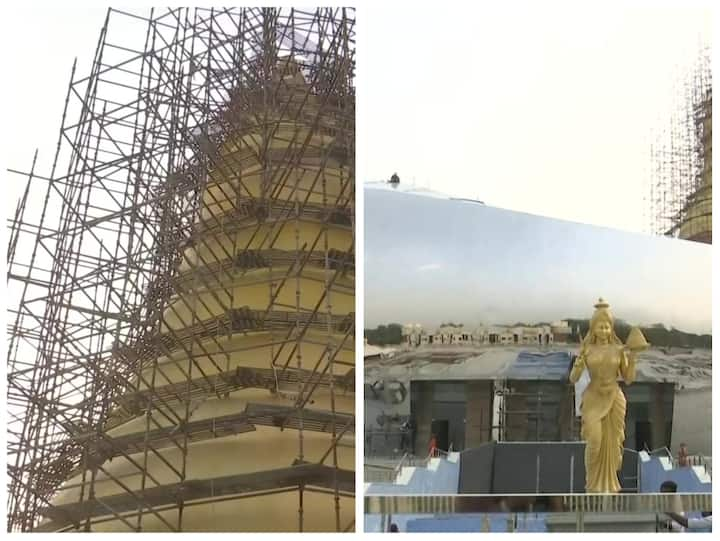 The martyrs memorial designed on 85,000 sq ft of land is a massive egg-shaped mirror-finished structure on the Hussainsagar Lake’s banks in Hyderabad.