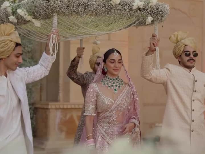 She entered under a 'Phoolon ka Chaadar' decked up in her gorgeous lehenga with stunning jewellery. (Image Source: Instagram)