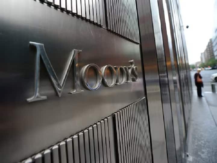 Moodys Investors Service changed ratings on eight Adani Group companies including Adani Green Adani को झटकाः मूडीज ने अडानी ग्रुप की 4 कंपनियों की रेटिंग बदली, स्टेबल से निगेटिव की, जानें वजह
