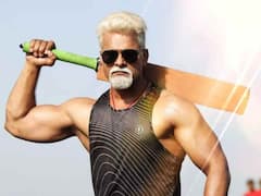 सफेद दाढ़ी, मस्कुलर बॉडी...वायरल हो रही तस्वीर में ट्रेंडिंग स्टार को पहचाना क्या?