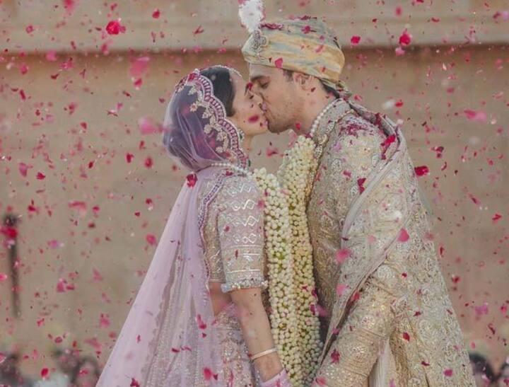 Sidharth Malhotra Kiara Advani Wedding first video viral social media Sidharth Malhotra Kiara Advani Wedding : सिद्धार्थ-कियाराच्या लग्नसोहळ्यातील पहिली झलक अखेर समोर; व्हिडीओ पाहिलात का?