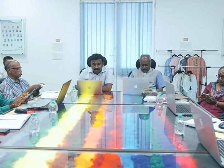 அனைவரது கவனத்தை ஈர்த்த பிரதமர் மோடியின் நீல நிற ஜாக்கெட் - அது எப்படி, எங்கு செய்யப்பட்டது தெரியுமா..?