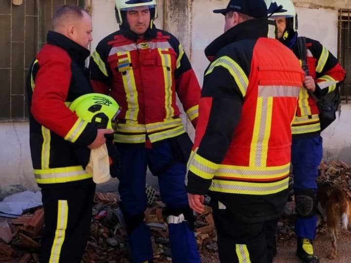 Turkiye Earthquake Ukrainian Rescuers Fly in From War Zone To Save Turkish People Turkiye Earthquake: यूक्रेन ने भी बढ़ाया मदद का हाथ, भूकंप से तबाही के बीच युद्ध क्षेत्र से बचावकर्मियों का दल तुर्किए पहुंचा