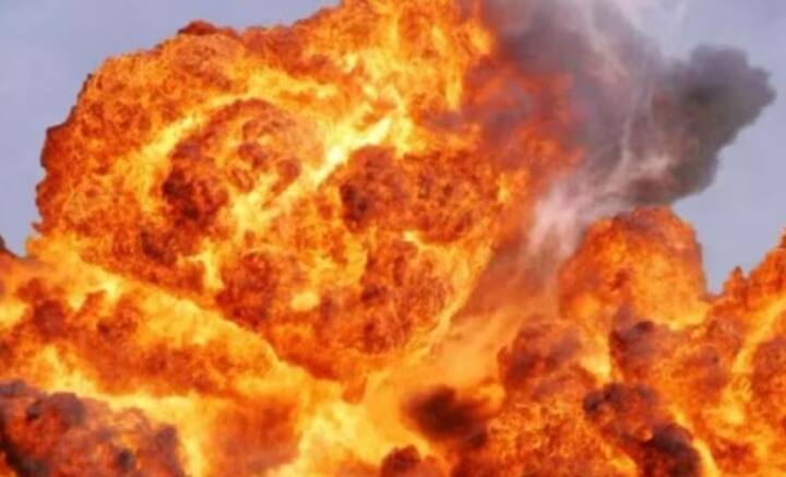 নরফক পুলিশ জানিয়েছে, এই ঘটনায় হতাহতের কোনও খবর নেই। আগে থেকে সতর্কতা অবলম্বন করা হয়েছিল। বিস্ফোরণের দৃশ্য ক্যামেরাবন্দি করা হয় ড্রোন থেকে।