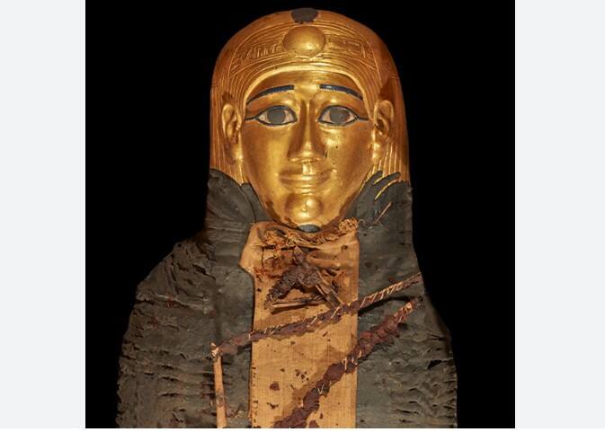 Gold Heart of Mummy : आता संशोधकांना 2300 वर्ष जुन्या ममीमध्ये सोनं सापडलं आहे. ही ममी 1916 मध्ये ही ममी सापडली होती, मात्र आजपर्यंत त्यावर संशोधन झालं नव्हतं.