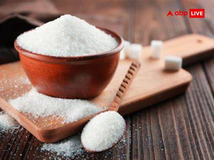 Zero Calorie Sugar increase Risk of Heart Attack : वजन नियंत्रणात ठेवण्यासाठी अनेक जण साखरे (Sugar) ऐवजी आर्टिफिशियल स्वीटनरचा (Artificial Sweetner) वापर करतात.     (PC : istock)