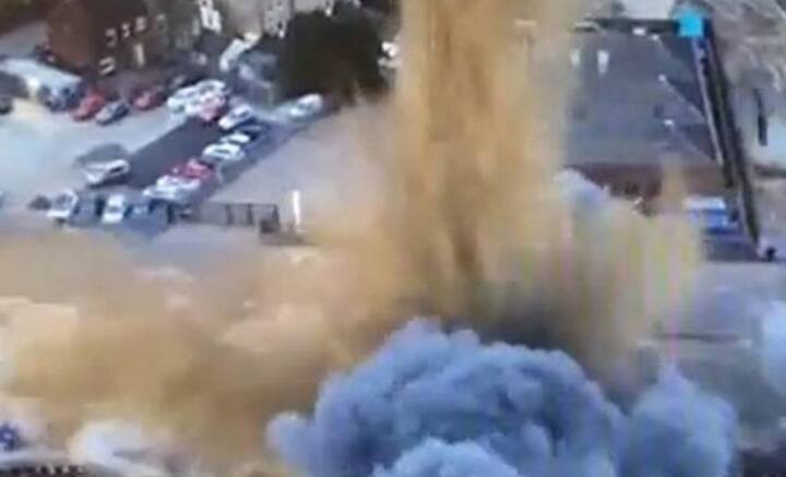 নরফক পুলিশের ট্যুইটার হ্যান্ডলে ওই মুহূর্তের ভিডিও পোস্ট করা হয়েছে। তাতে বিস্ফোরণের দৃশ্য ধরা পড়েছে। নদী ফুঁড়ে আচমকাই বিস্ফোরণ ঘটতে দেখা গিয়েছে। তাতে হলুদ এবং ধূসর নীল রংয়ে ছেয়ে যেতে দেখা গিয়েছে সংলগ্ন বন্দকে।