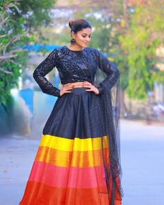 Actress Sneha: ‘அடியே அழகே..’ கலர் கலர் பாவாடையில் வரிசையாக போட்டோக்கள் பதிவிட்ட சினேகா!