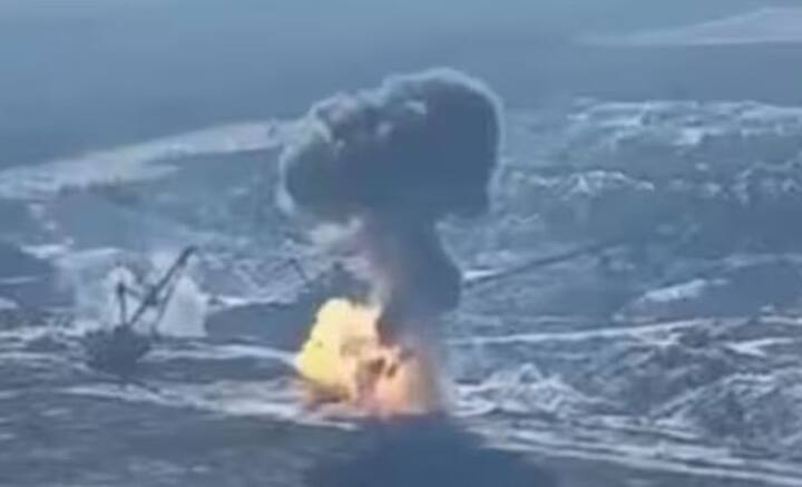 বিস্ফোরণের পর আশেপাশের রাস্তাঘাট মোটামুটি খুলে দেওয়া হলেও, সাউথ টাউন রোড বন্ধ রাখা হয়েছে। ক্ষয়ক্ষতি খতিয়ে দেখে তবেই তা পুনরায় চালু করা হবে।