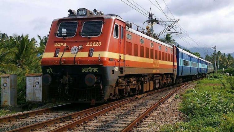 Holi 2023 : Special Trains by East Central Railway from bihar know about Route and Time Table Holi Special Train : ਹੋਲੀ 'ਚ ਘਰ ਜਾਣ 'ਚ ਨਹੀਂ ਹੋਵੇਗੀ ਕੋਈ ਦਿੱਕਤ, ਰੇਲਵੇ ਚਲਾਵੇਗੀ ਇਹ ਸਪੈਸ਼ਲ ਟਰੇਨਾਂ , ਚੈੱਕ ਕਰੋ ਰੂਟ ਤੇ ਟਾਈਮ ਟੇਬਲ