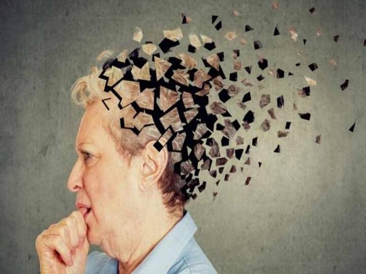 Alzheimer symptoms patient is unable to perform daily tasks properly Alzheimer: इस देश के विशेषज्ञों ने बताया, अल्जाइमर का जल्दी इलाज कराना है तो इन लक्षणों को जरूर जान लें