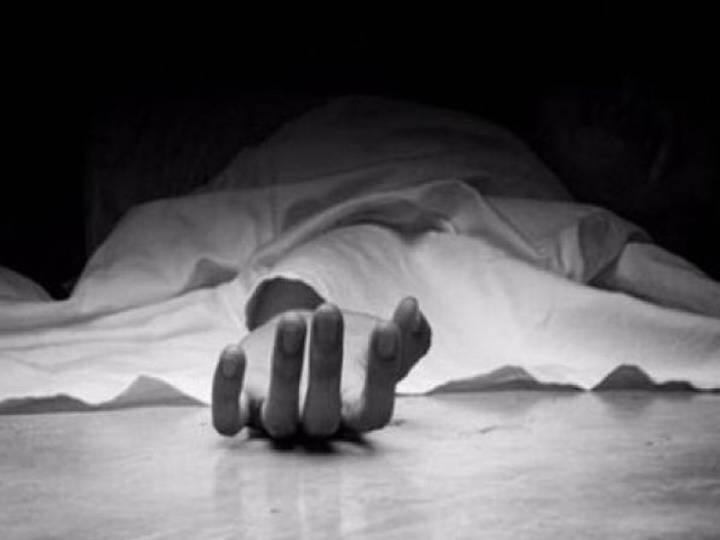 youth committed suicide for wife did not buy new cellphone Suicide : புது செல்போன் கேட்ட கணவன்.. வாங்கி தர மறுத்த மனைவி.. ஈரோட்டில் ஒரு சோக சம்பவம்..